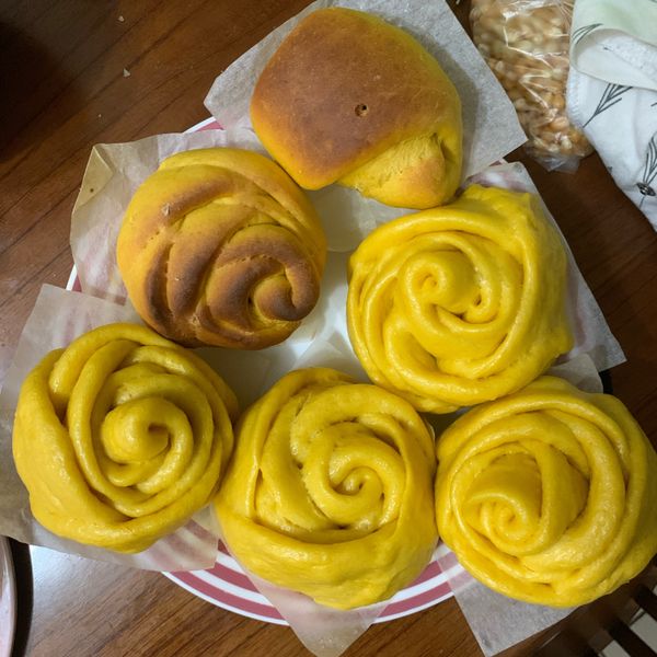 南瓜玫瑰花饅頭 : Jun Rong Ji一起做