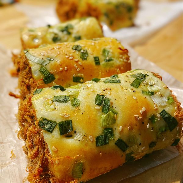 香蔥肉鬆麵包卷~(國際牌2000T)：Momoko Hsiang 一起做