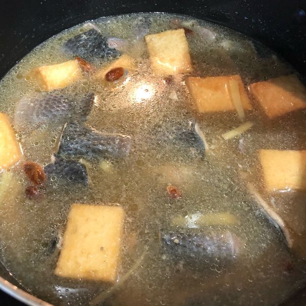 枸杞虱目魚皮湯 : Hannah Wang一起做