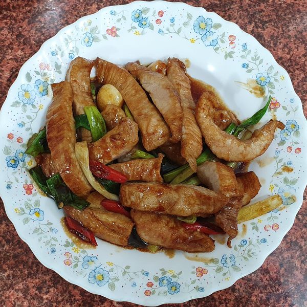 蔥爆松阪豬肉片：cherry 一起做