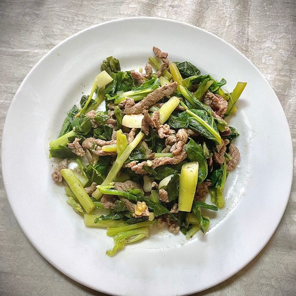 芥蘭牛肉🥄🍛：做菜沒有穿圍裙 ❤️ 一起做