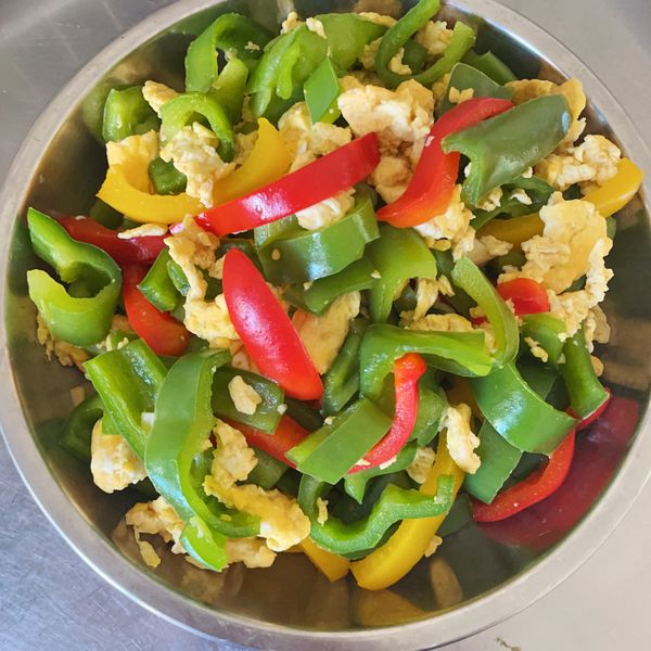 青椒炒蛋：蔡小蓉 一起做