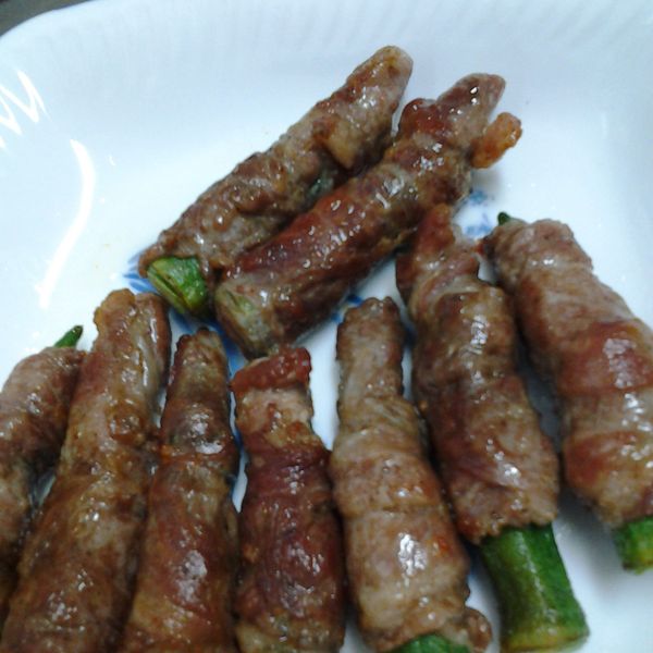 人妻的廚房--秋葵燒肉捲 : 黃秀娟一起做