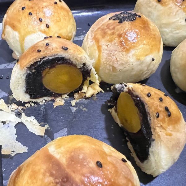 棗泥蛋黃酥：老猫 一起做