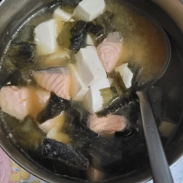 🐟鮭魚豆腐味噌湯：Sally 一起做