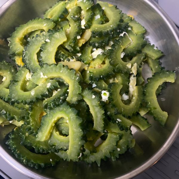 鹹蛋山苦瓜 : 大莊一起做