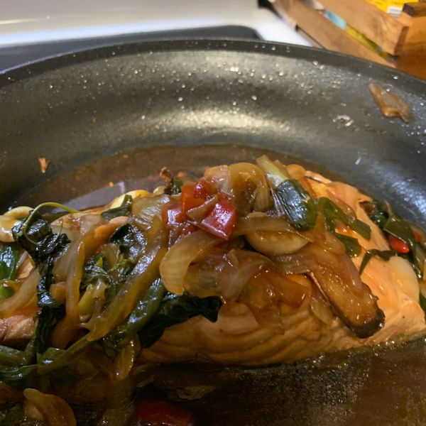 餐桌上的人妻料理*洋蔥紅燒鮭魚 : Annie Mottoa一起做