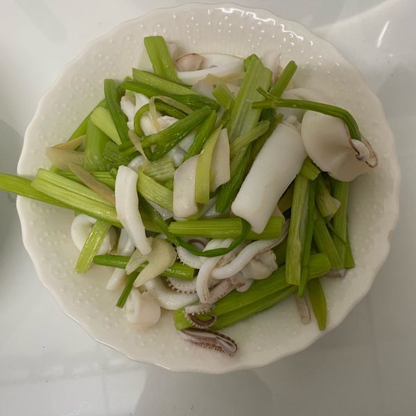 芹菜炒透抽 : Emily Liao一起做