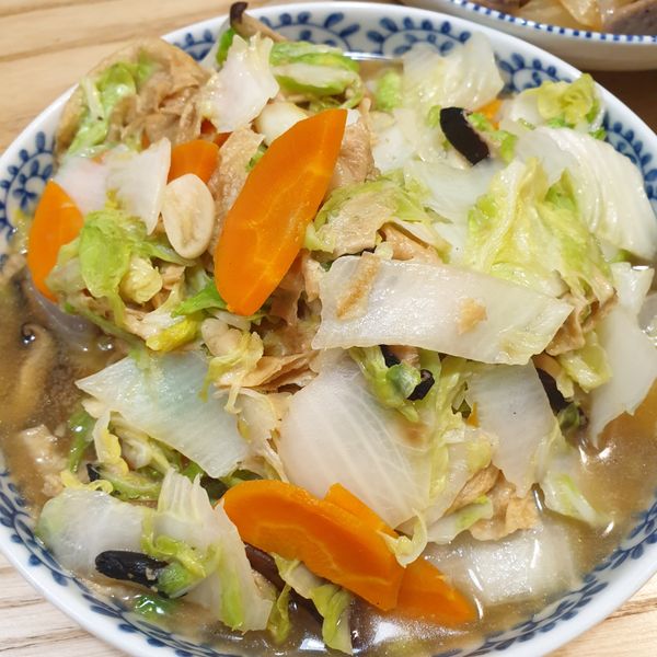 豆皮炒大白菜 : 獅子魚一起做