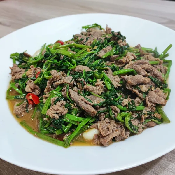 沙茶羊肉炒空心菜 : 葉愛咪一起做