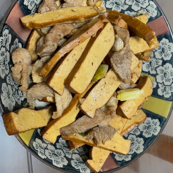 肉絲炒豆乾：Vivian Chen 一起做