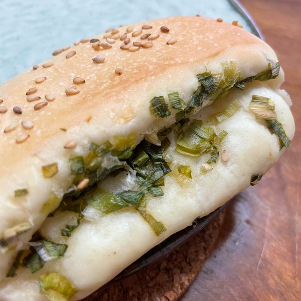 芝麻蔥燒餅：Helen 一起做