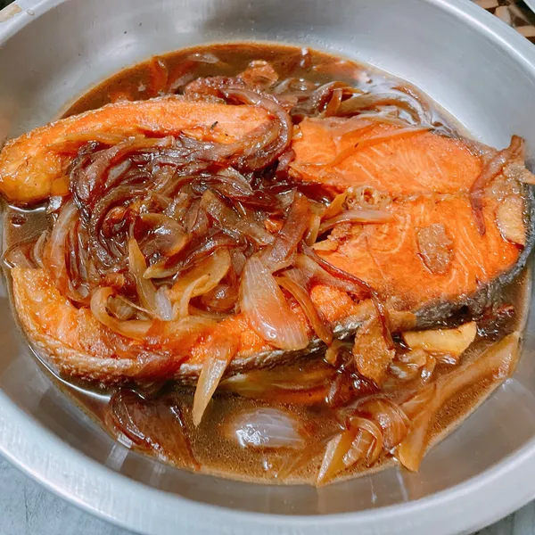 洋蔥燒鮭魚 : Julie Wei一起做