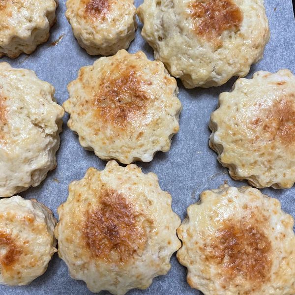 鬆軟奶香！經典原味司康：Helen 一起做