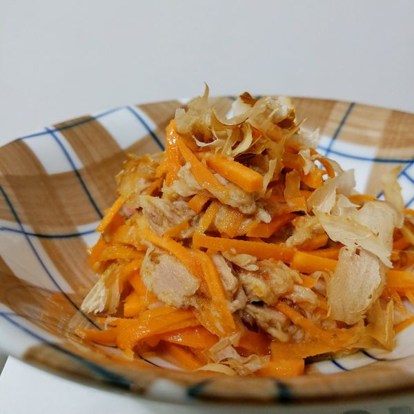 鮪魚涼拌胡蘿蔔：達達煮什麼 一起做