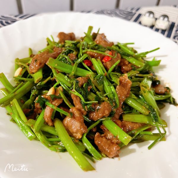 沙茶牛肉炒空心菜：陳怡伶 一起做