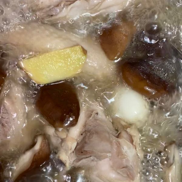 藍家小館-香菇雞湯 : りんご ねえちゃん一起做