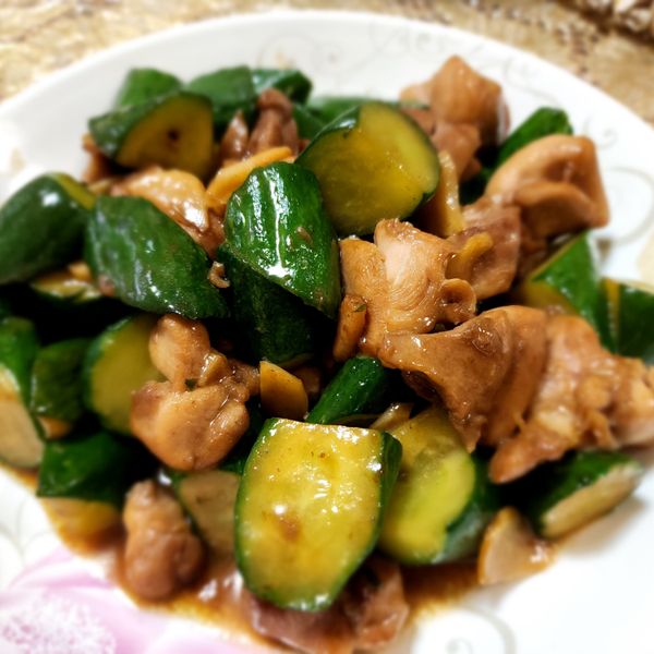 小黃瓜雞丁 : 喬喬一起做