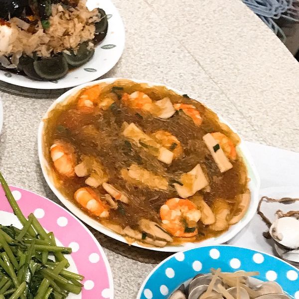 蝦仁菇菇粉絲煲 : 煖煖一起做