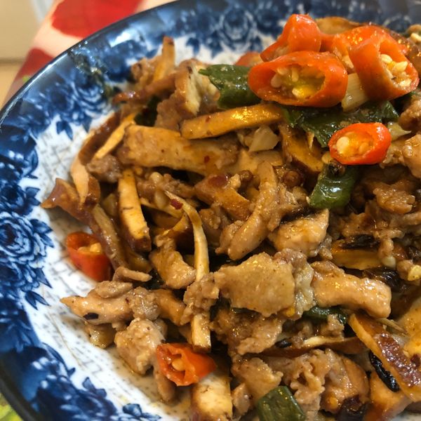 豆干炒肉絲 : 羅福鍋一起做