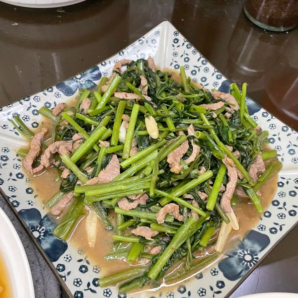 沙茶牛肉炒空心菜：Ya Wen Chang 一起做