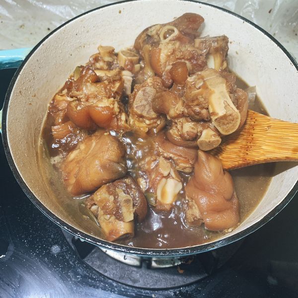 冰糖滷豬腳：Esther Dai 一起做