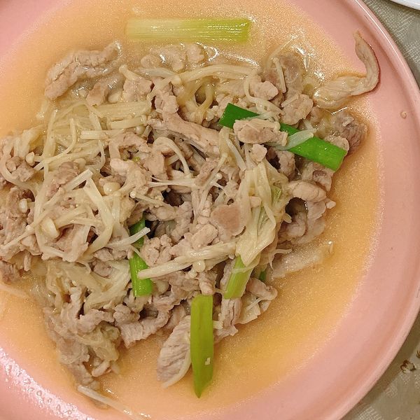 媽媽的家常菜。奶油金針菇炒肉絲 : 呂丸子一起做