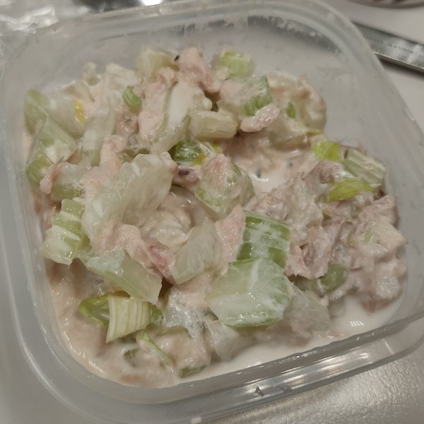 芹菜鮪魚扮伴奶油起司 : 小佳一起做