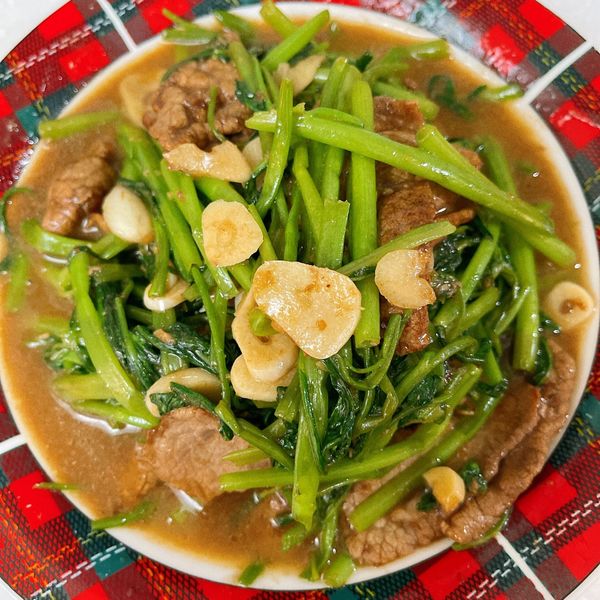 沙茶牛肉炒空心菜：Tenny Liao 一起做