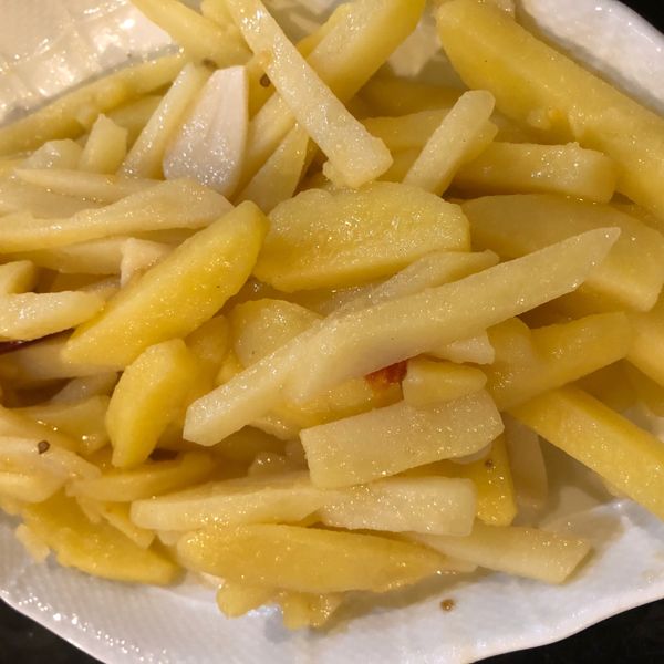 炒馬鈴薯 : 鐵肉一起做