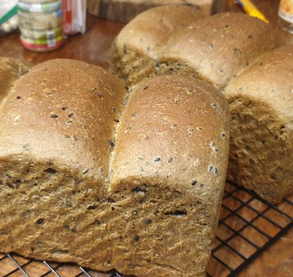 黑芝麻鮮奶吐司：Huang Yen Yen 一起做