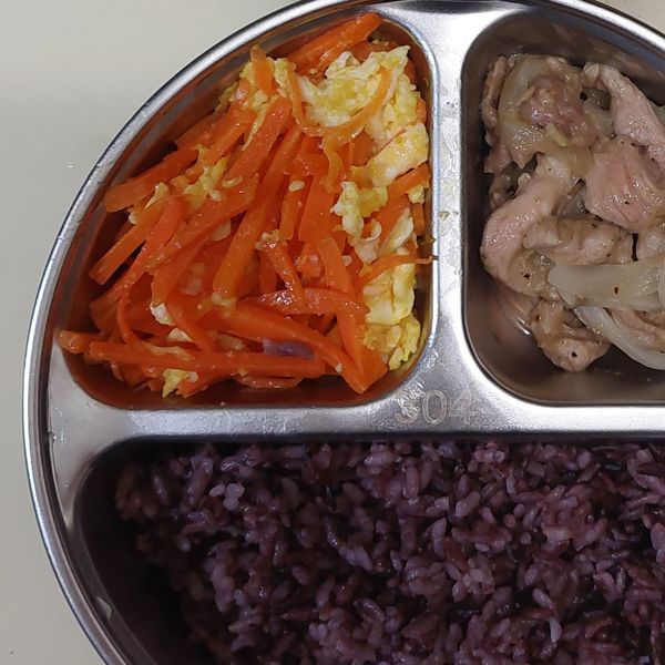 紅蘿蔔炒蛋 : 吳怡蓁一起做