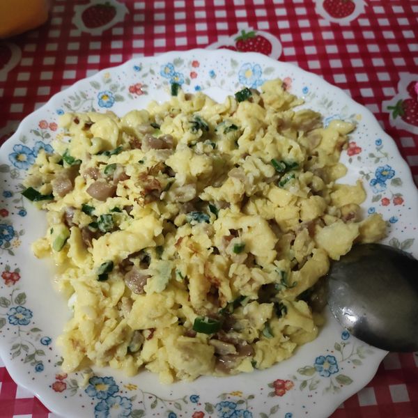 香煎菜脯蛋：卡比 一起做