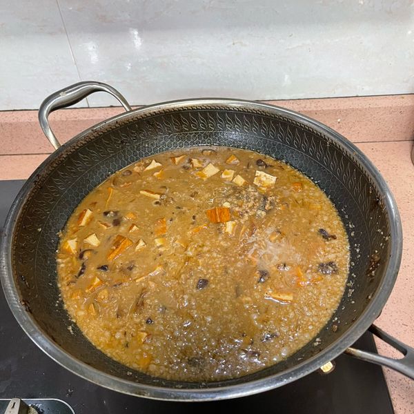 香菇肉燥：Yu Cheng Wang 一起做