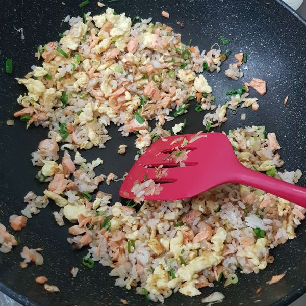 鮭魚蛋炒飯 : 曹瑋華一起做