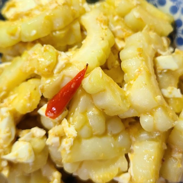 金沙苦瓜（鹹蛋苦瓜） : 小亂梁一起做