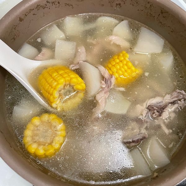 玉米蘿蔔排骨湯：Ya Wen Chang 一起做