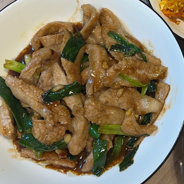 蔥爆松阪豬肉片 : 潘潘一起做
