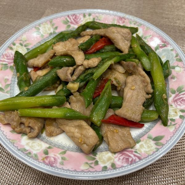 綠蘆筍炒豬肉片：Yun Man Li 一起做