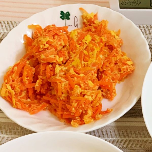 FiFi's Kitchen - 紅蘿蔔絲炒蛋：小試廚房 一起做