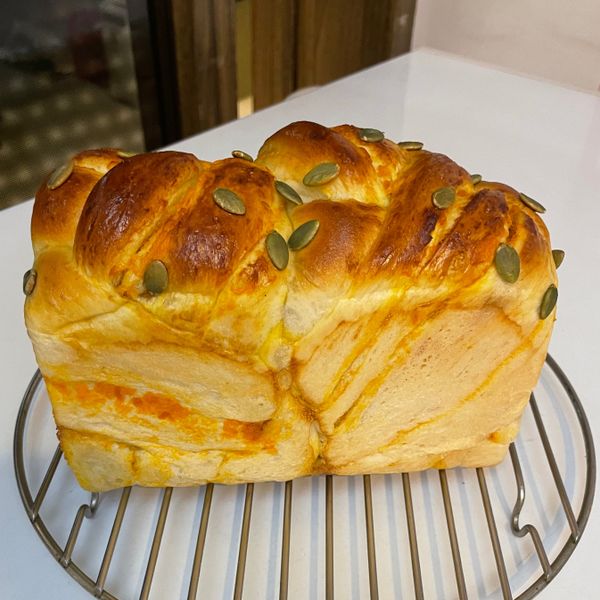 芝麻黑糖肉鬆地瓜土司 : 小諸一起做