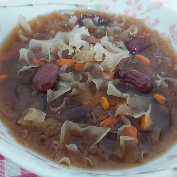 白木耳紅棗枸杞甜湯 : 葉夢夢一起做