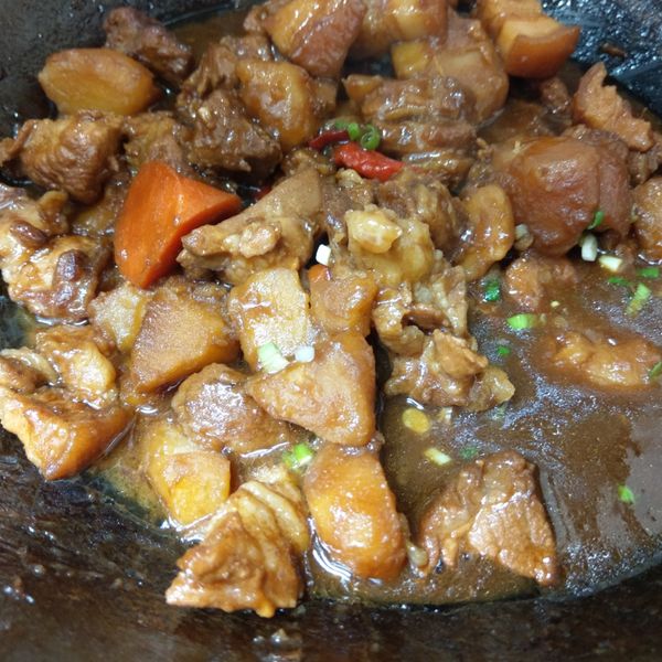 紅蘿蔔馬鈴薯燉肉：Emma 一起做