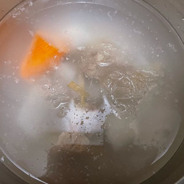 玉米蘿蔔排骨湯：阿怡 一起做