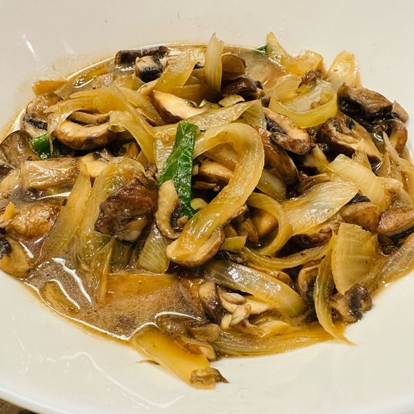 奶油洋蔥炒蘑菇：Maggie 一起做