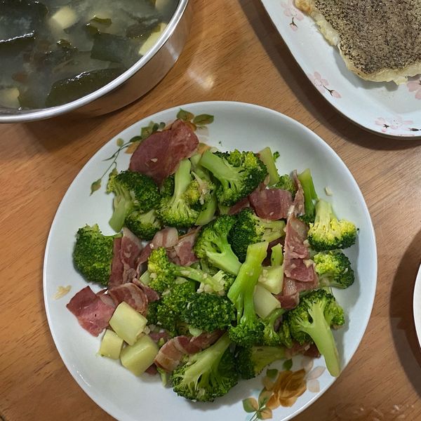 培根炒青花椰菜:Jun 一起做