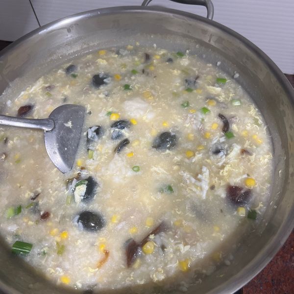 皮蛋玉米瘦肉粥 : 謝紅蟳一起做