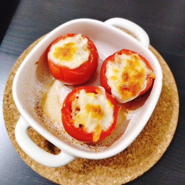 焗烤鮪魚蕃茄：M 一起做