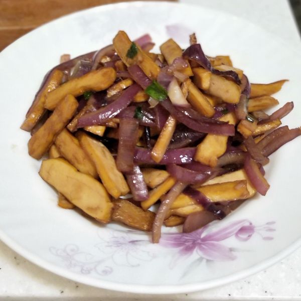 洋蔥炒豆乾：游甯喬 一起做