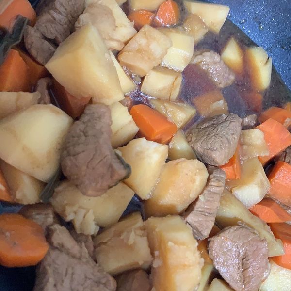 紅蘿蔔馬鈴薯燉肉 : Sih Syuan Chen一起做